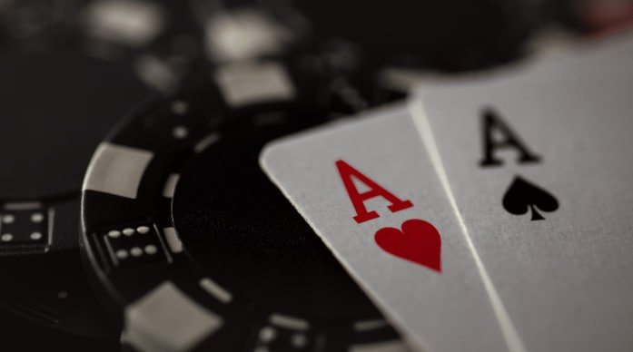 Live roulette wheel spin